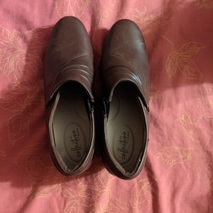 Women boots size 8